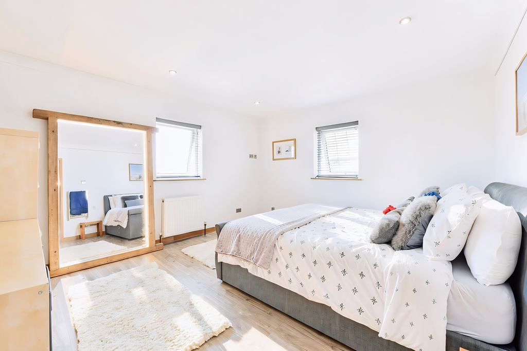 Bedroom- click for photo gallery